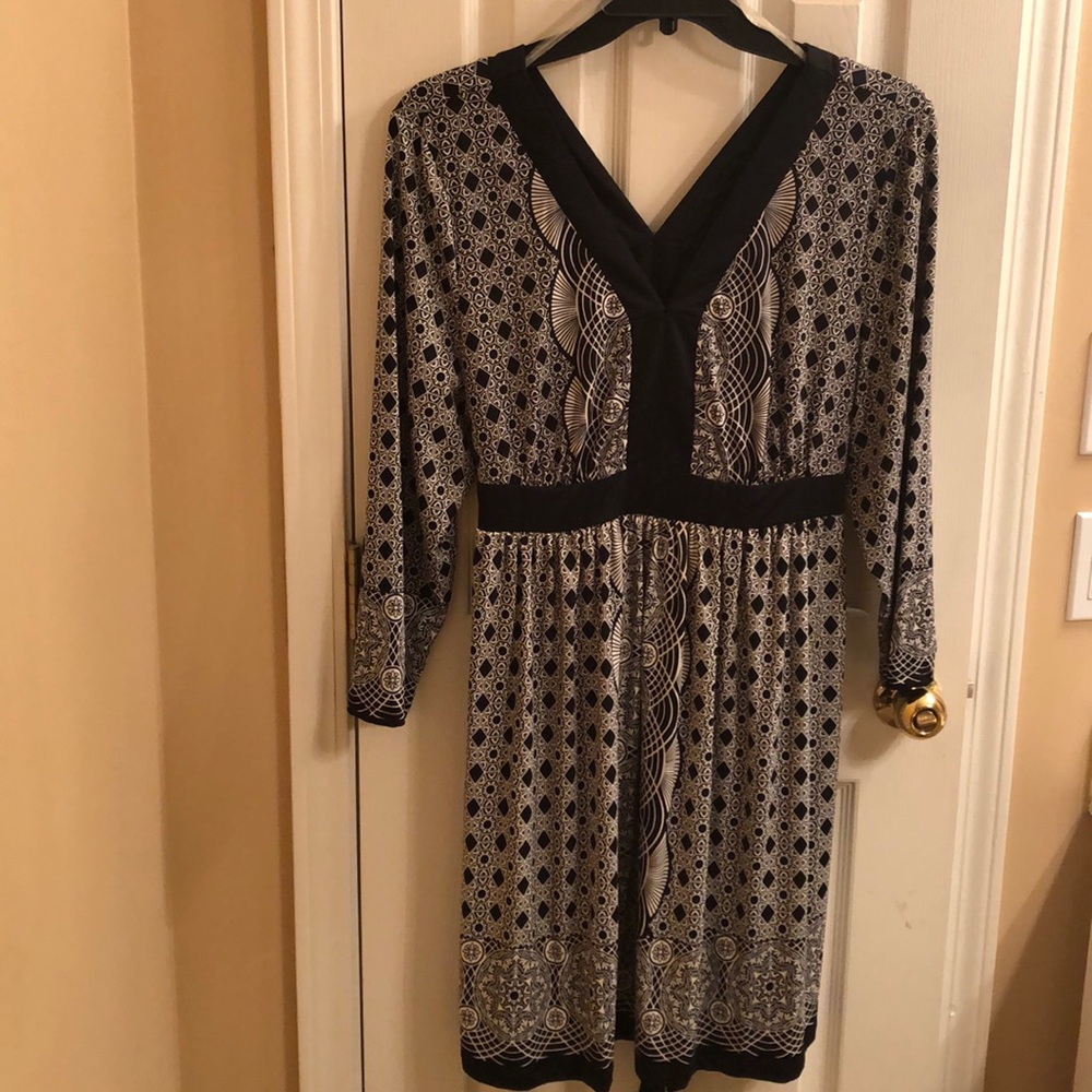 eci v-neck black and white dress